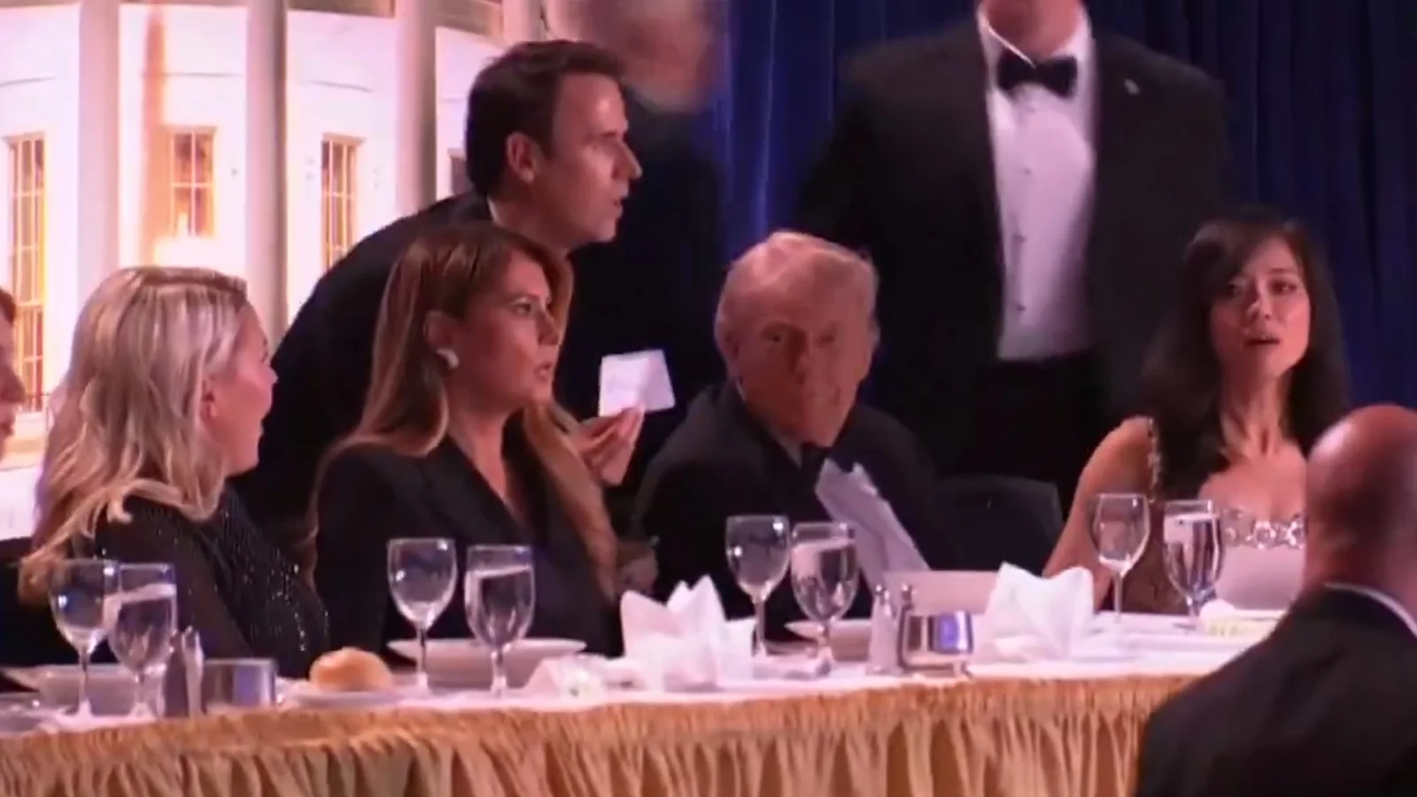 Trump diz que suspeito foi detido após evacuação em jantar de correspondentes