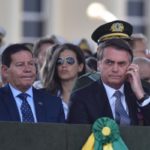 Bolsonaro suspende reajuste salarial para policiais