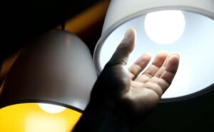 Contas de luz seguirão com bandeira vermelha em julho